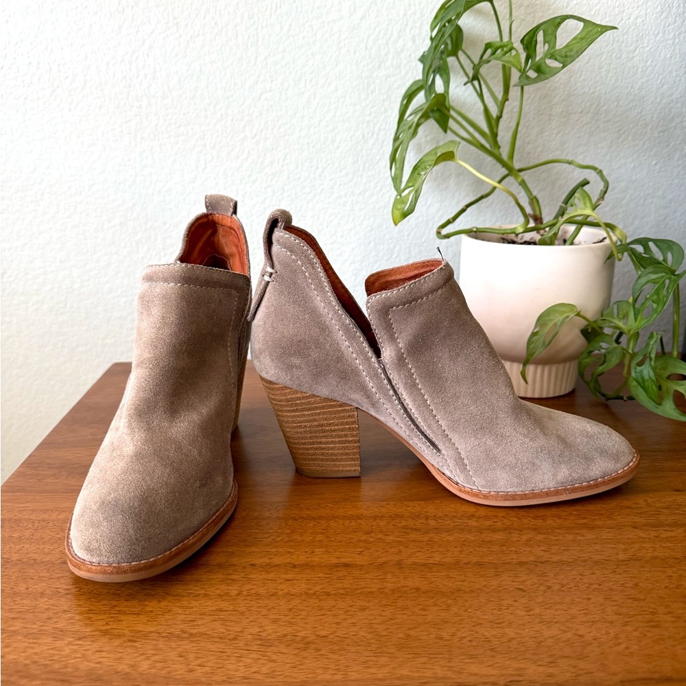 Jeffrey Campbell Rosalee Taupe Grey Suede Ankle Boot Bootie Size 7.5 Block Heel - Picture 11 of 12